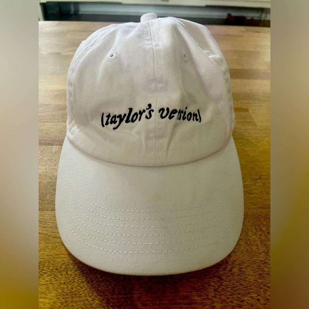 Taylor Swift hat